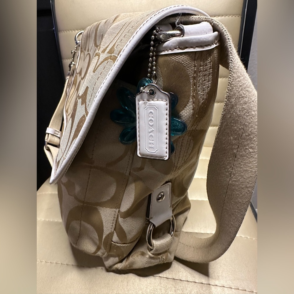 Vintage large Coach messenger/lap top bag - tan canvas & lavender haze - Picture 3 of 14